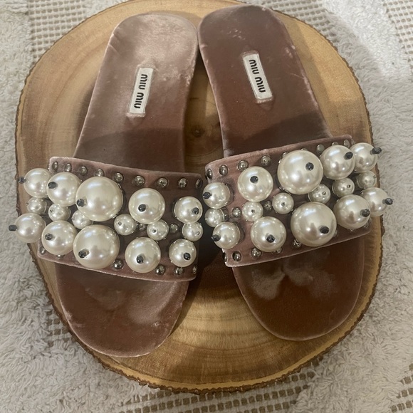 Miu Miu Pink Velvet Faux Pearl & Stud Slides - Picture 2 of 7